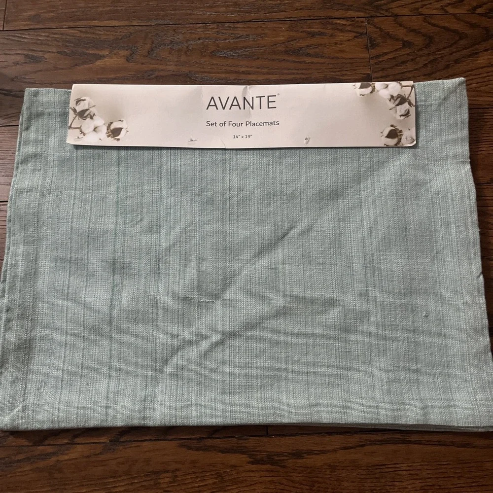 Avante Light Blue Cotton blend Placemats Set of 4 new 14